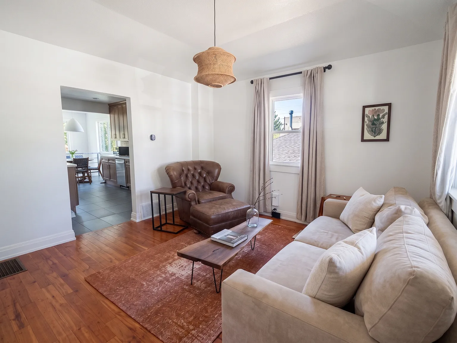 3 bed, 1108 sqft, $3,895 — Photo 2