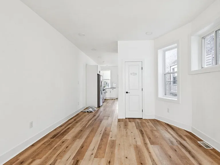 5521 Media St — Photo 3