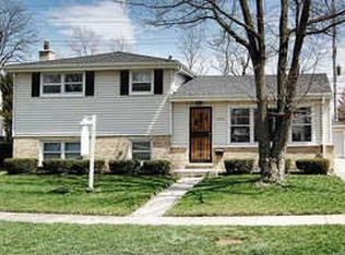 1403 Danbury Ln, Des Plaines, IL 60018