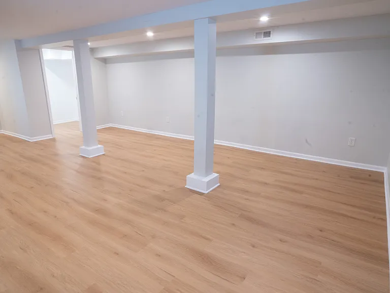 2115 W Berteau Ave #G — Photo 6