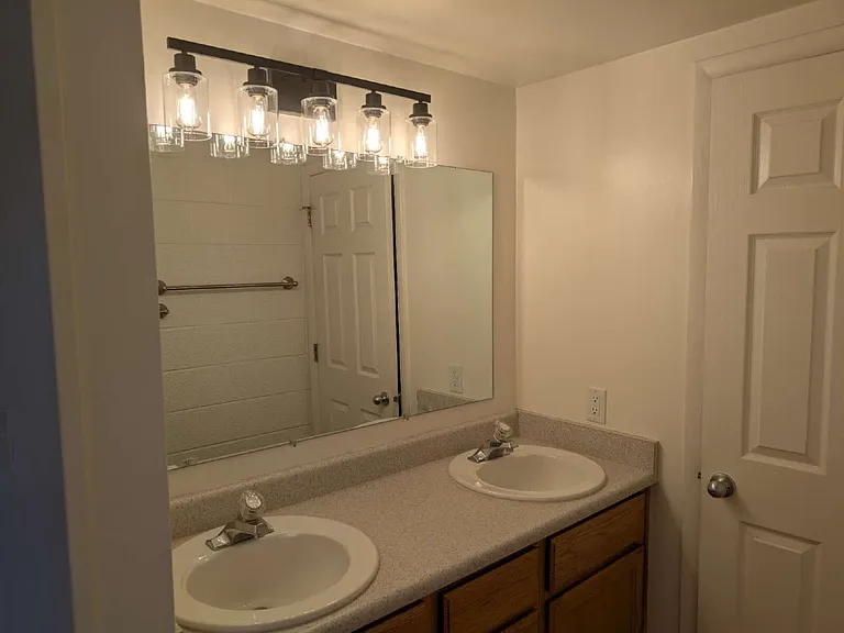 147 N 300 E #6 — Photo 6