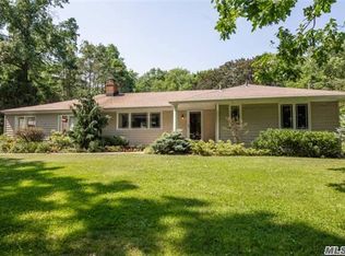 9 Elm St, Woodbury, NY 11797