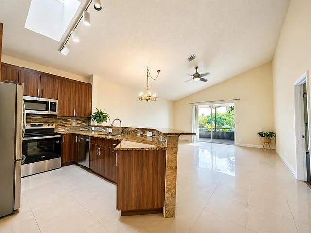 3 bed, 1379 sqft, $3,000 — Photo 3