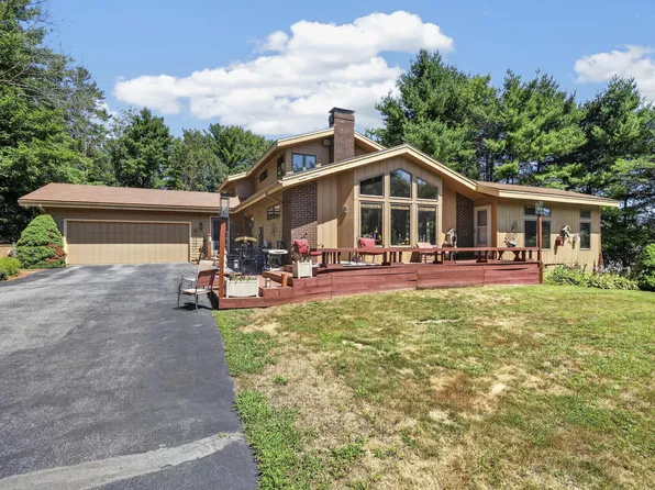 2 Brookfield Road, Falmouth, ME 04105