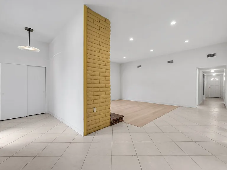 1 Lancewood Way — Photo 4