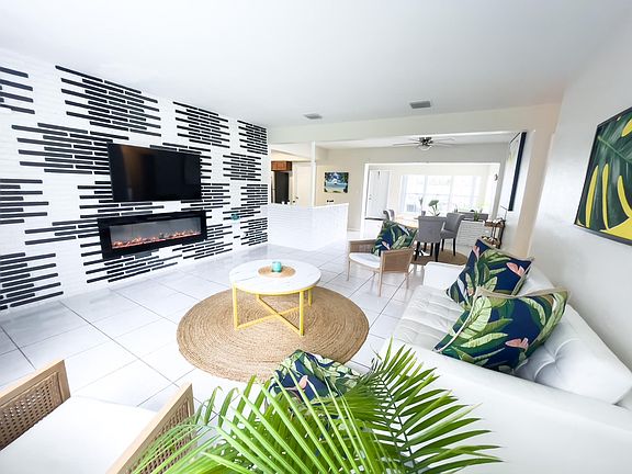 5th image of 568 W Evanston Cir