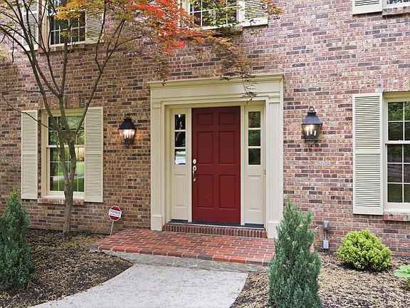 4th image of 2082 Beech Grove Dr