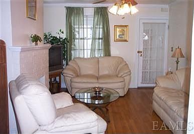 4th image of 418 N Barry Ave