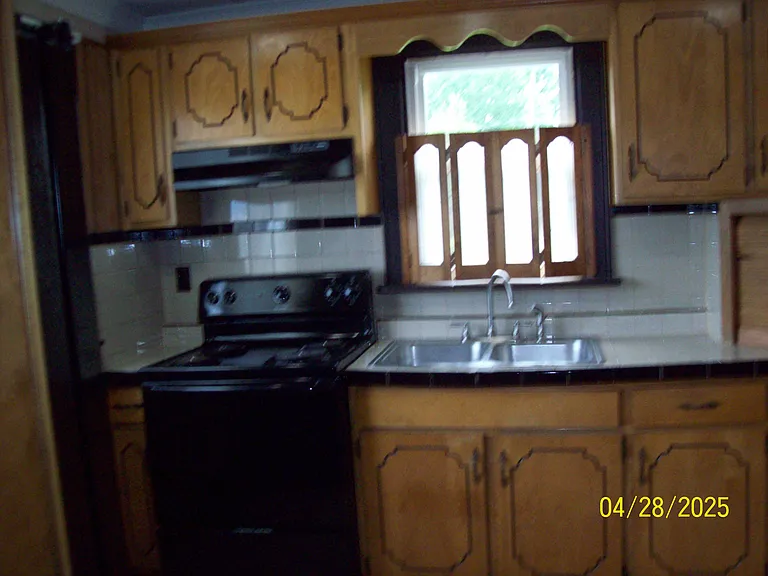 405 Brown St — Photo 6
