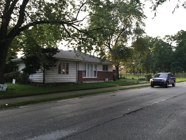 1236 E 151st St photo 1