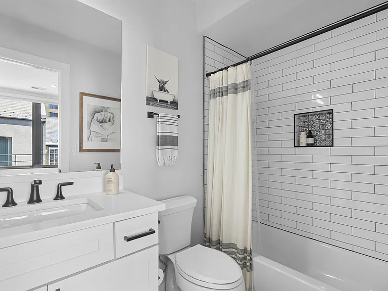 2612 University Pl NW #6 — Photo 21