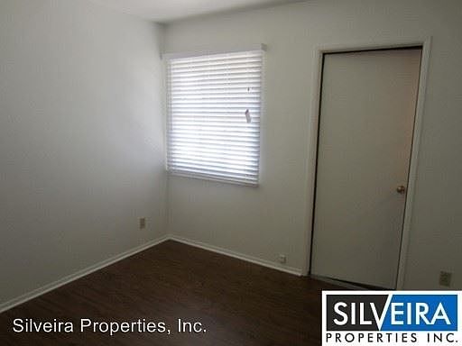 3rd image of 1102 N East Ave