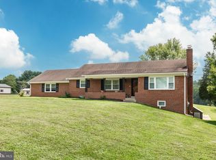 18017 Muncaster Rd, Derwood, MD 20855