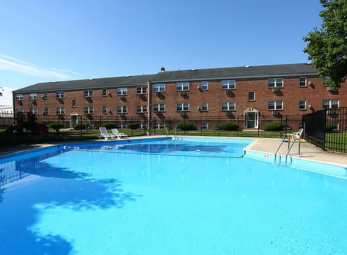 Cedarwood Apartments Photo 1