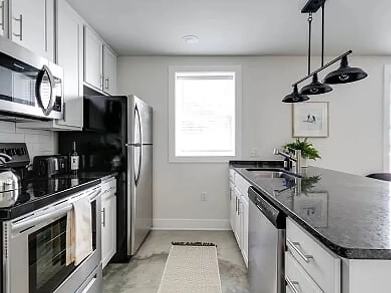 3005 E Franklin St #106 — Photo 12