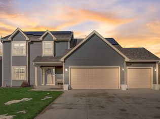 1142 W Rosemary Rd, Elkhorn, WI 53121