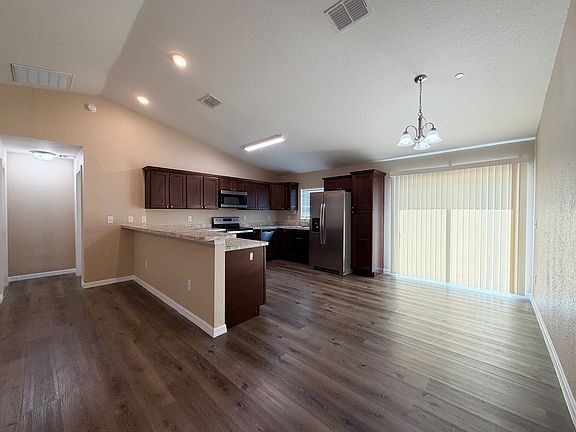 4th image of 338 Larch Rd