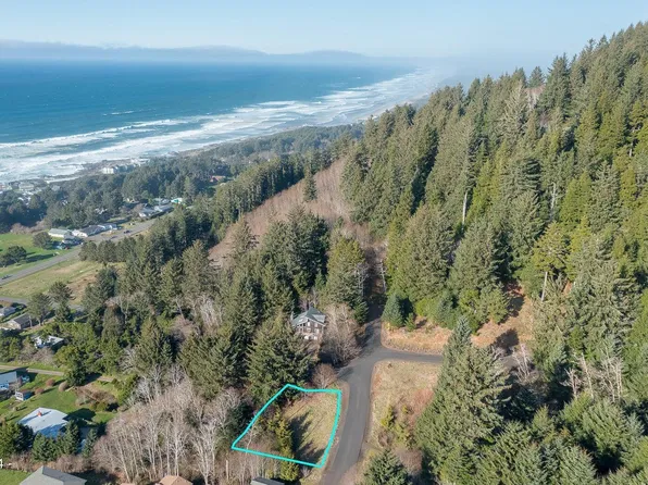 212 Chief Albert Dr, Yachats, OR 97498