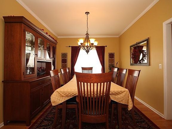 Dining Rm w/Hardwood Floor