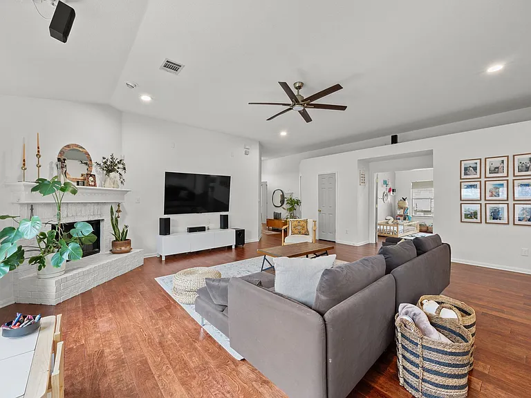 15609 Royal Dublin Dr — Photo 13