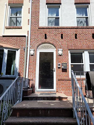 Rented by Halvatzis Realty | media 12