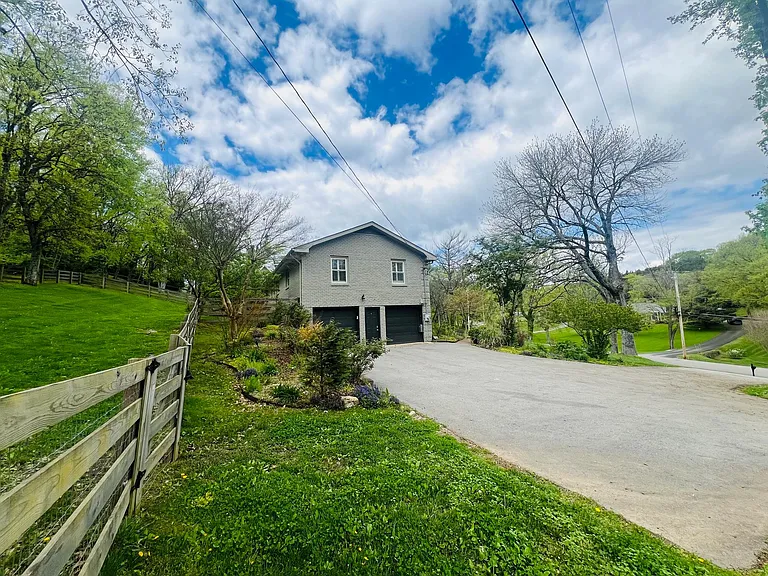 5009 Jackson Ln — Photo 3