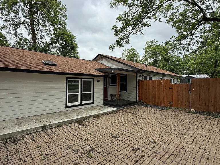 1428 Lee St — Photo 17
