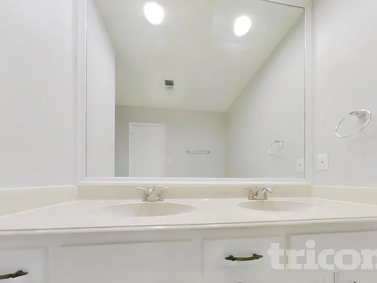 3619 Maple Glen Dr — Photo 8