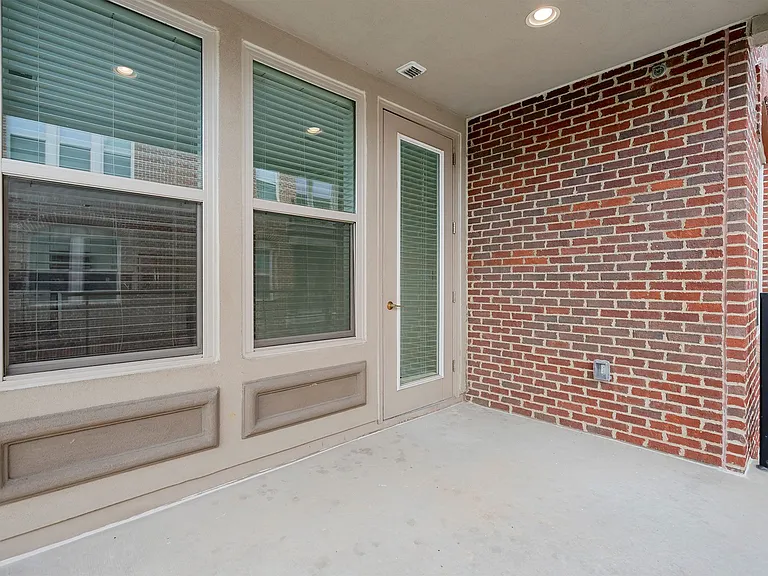 Harrison Park Apartments — Photo 37