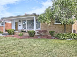 17908 Winsome Rd, Fraser, MI 48026