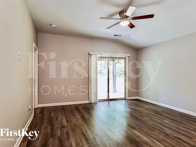 321 Reed Way — Photo 3