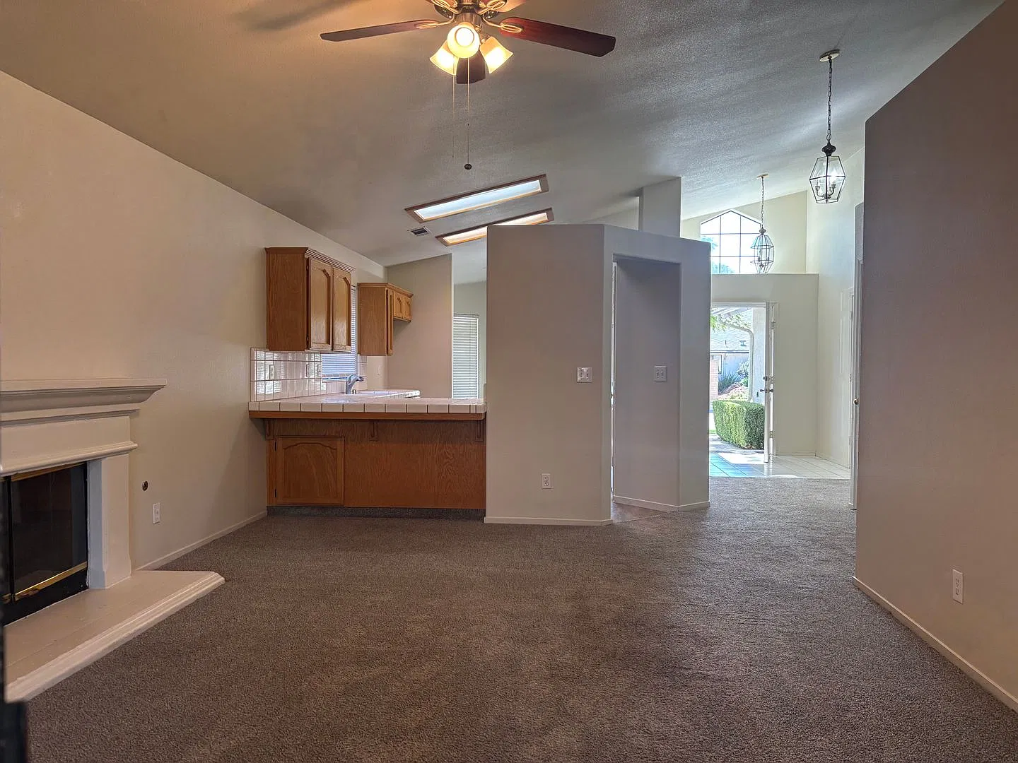Cute 3 bedroom 2 bathroom home offering nice amenities, competitively priced, Clovis schools and ... — Photo 4