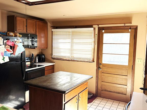 4th image of 940 Hazel Pl
