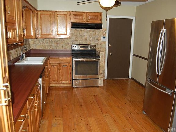 3rd image of 2820 Vickie Dr