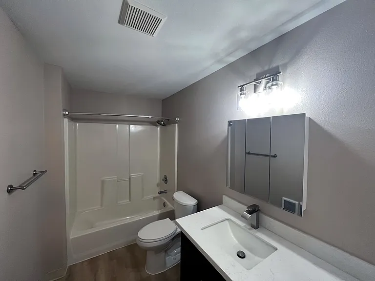 706 Browning Ave S #6 — Photo 16