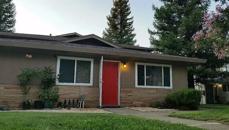 2 bed, 1.0 bath, 795 sqft, $1,320 — Photo 2