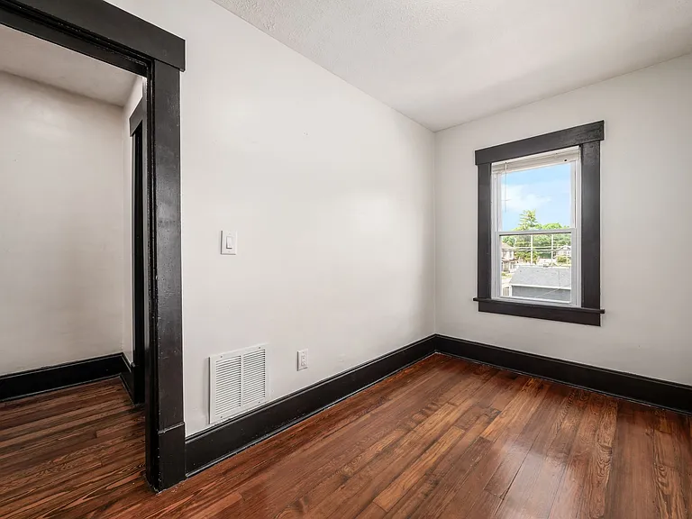 662 E Whittier St #662 — Photo 13