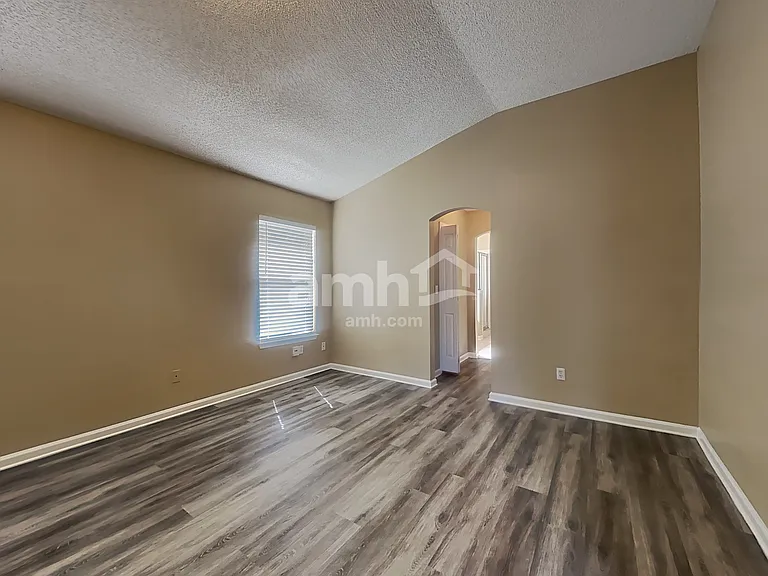 2064 Hunters Trace Cir — Photo 11