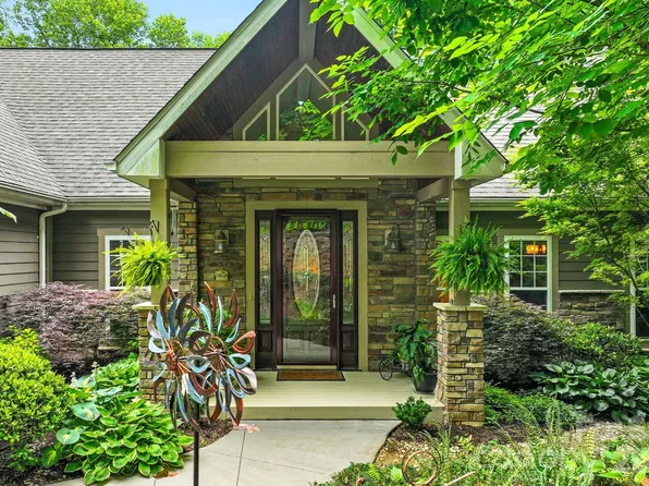 522 Silver Hawk Ln, Weaverville, NC 28787