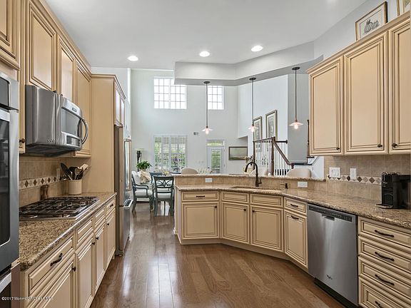 3rd image of 139 Campbell Ct