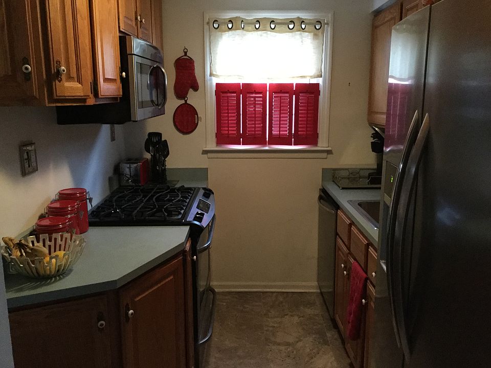 1st image of 2817 Charlotte St