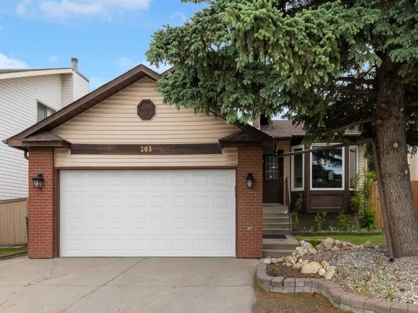 203 E Edgepark Blvd NW, Calgary, AB T3A 4E4