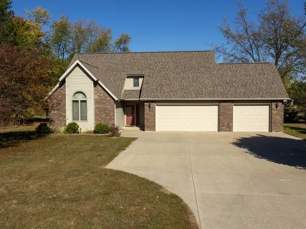 296 Coachman Dr, Mount Pleasant, MI 48858