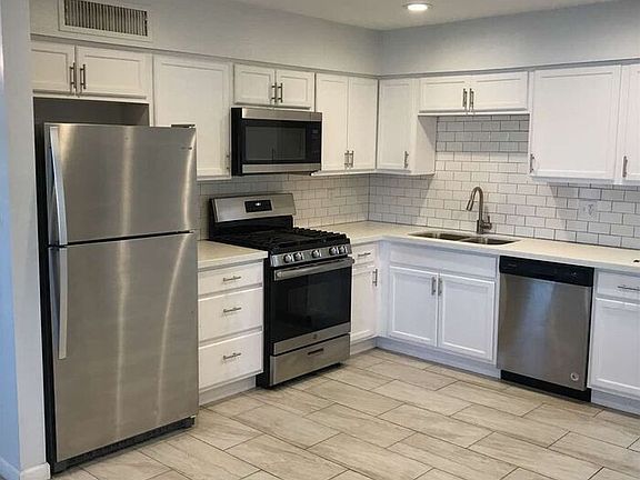 3rd image of 7739 W Windsor Blvd