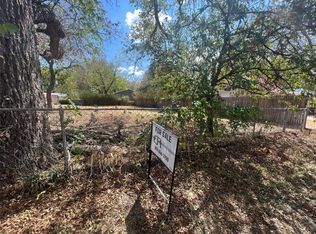 916 E James St, Cleburne, TX 76031