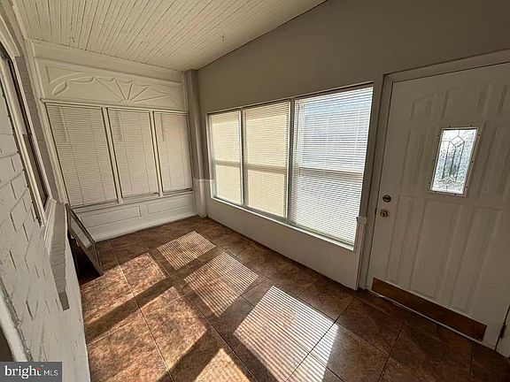2nd image of 4737 Oakmont St