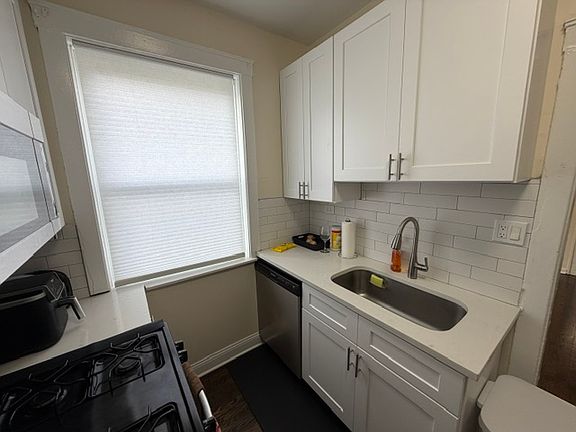 3rd image of 1742 W Touhy Ave APT 3N