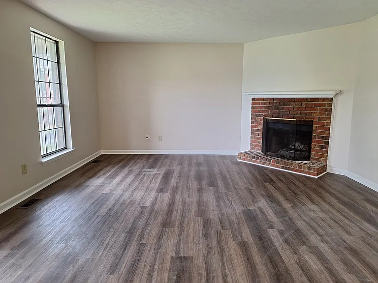 206 Fawnwood Ct — Photo 4
