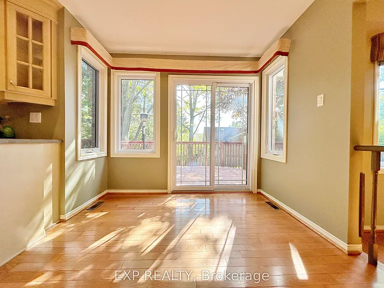 23 Haskell Cres — Photo 8