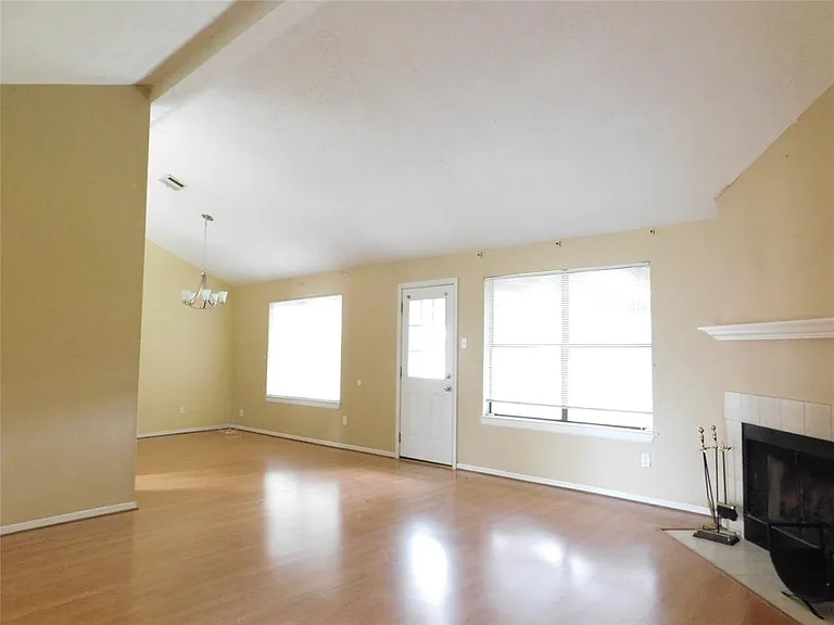 2814 Cumberland Dr — Photo 3